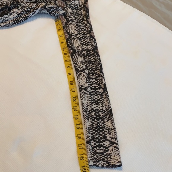 Forever 21 long sleeve mock neck snake print crop - Picture 9 of 12